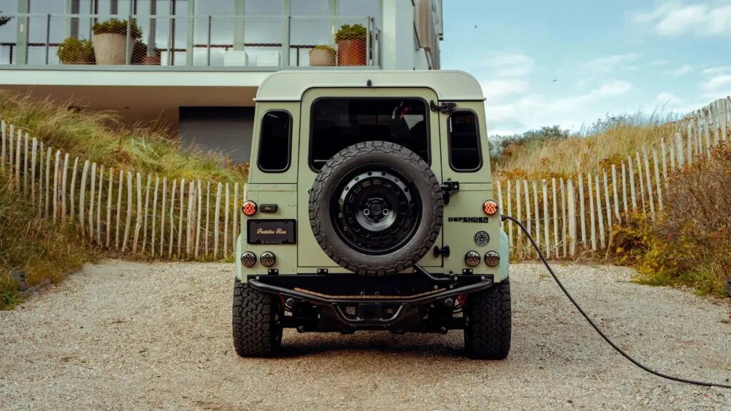Електричний Land Rover Defender має більший запас ходу, ніж у деяких Tesla — photo 4