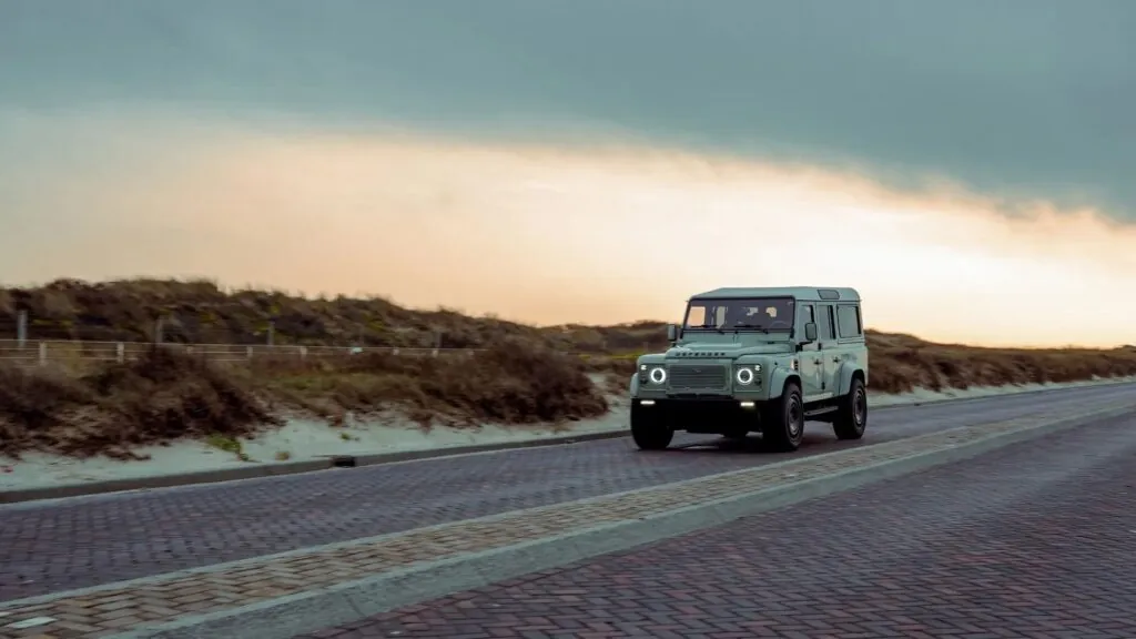 Електричний Land Rover Defender має більший запас ходу, ніж у деяких Tesla — photo 6