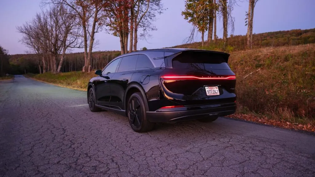 Електричний кросовер Lucid встановив світовий рекорд Гіннеса — photo 3