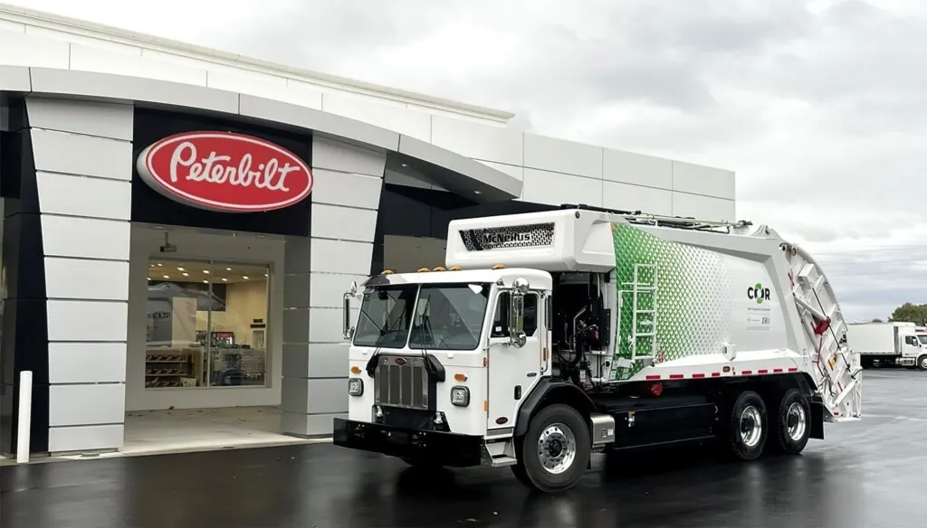 Електричні вантажівки Peterbilt наповнять державні автопарки США та Канади — photo 4
