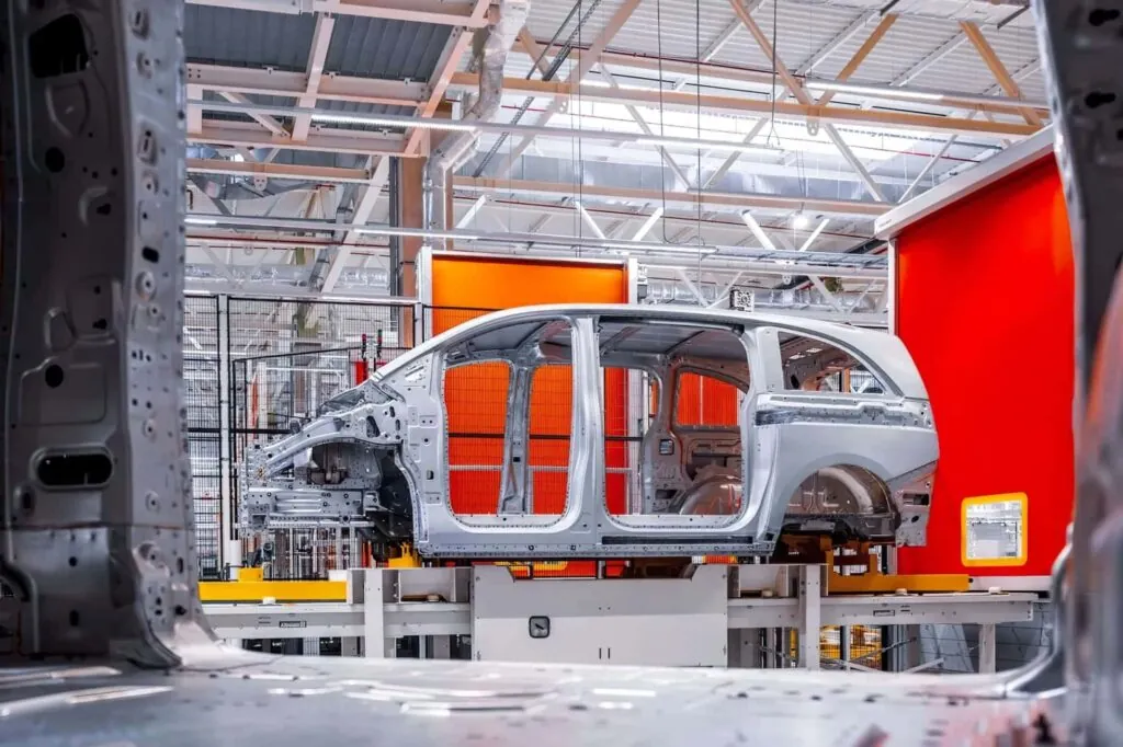 Mercedes представив електричний мінівен VLE для китайського ринку — photo 2