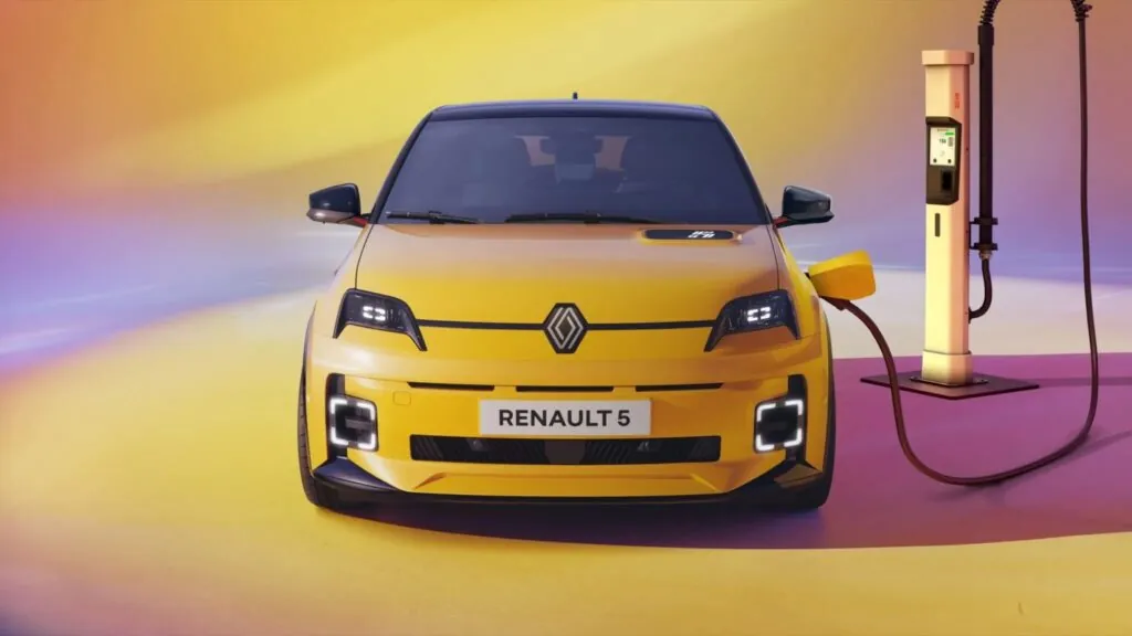 Популярный Renault 5 обновился и получил бюджетную версию — photo 5