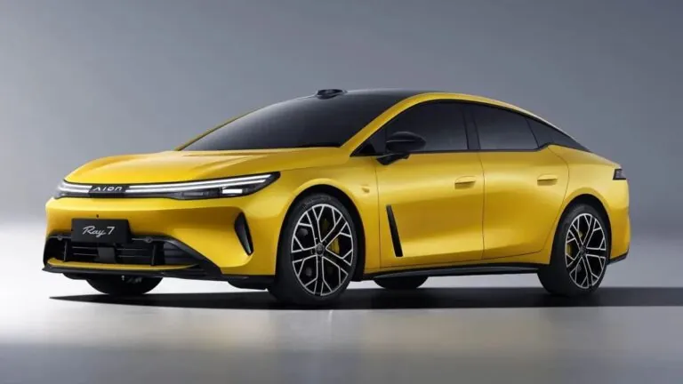 Новий седан GAC Aion отримав автономні технології «на виріст» — photo 92885