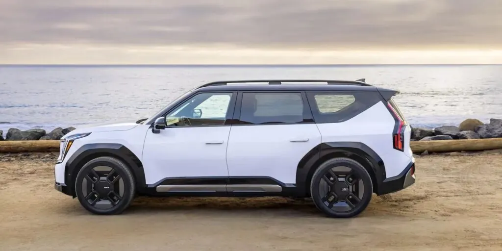 Kia отзывает EV9 из-за риска неисправности подушек безопасности — photo 3