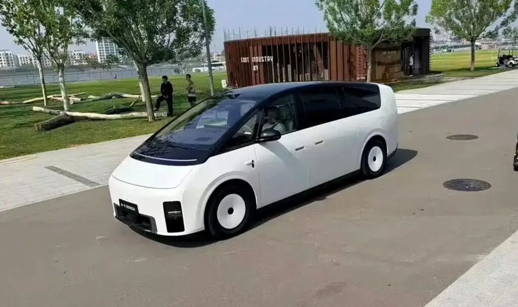 Що зміниться в оновленому електричному мінівені Li Auto Mega? — photo 2