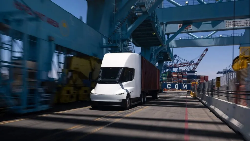 Tesla офіційно назвала дату європейського дебюту Semi — photo 2