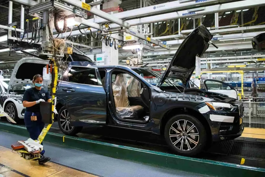 Geely випускатиме преміальні авто на заводах Volvo — photo 2