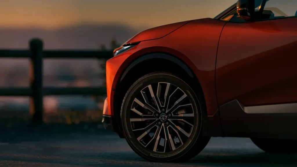 Toyota відкликає майже 10 000 електромобілів C-HR — photo 3