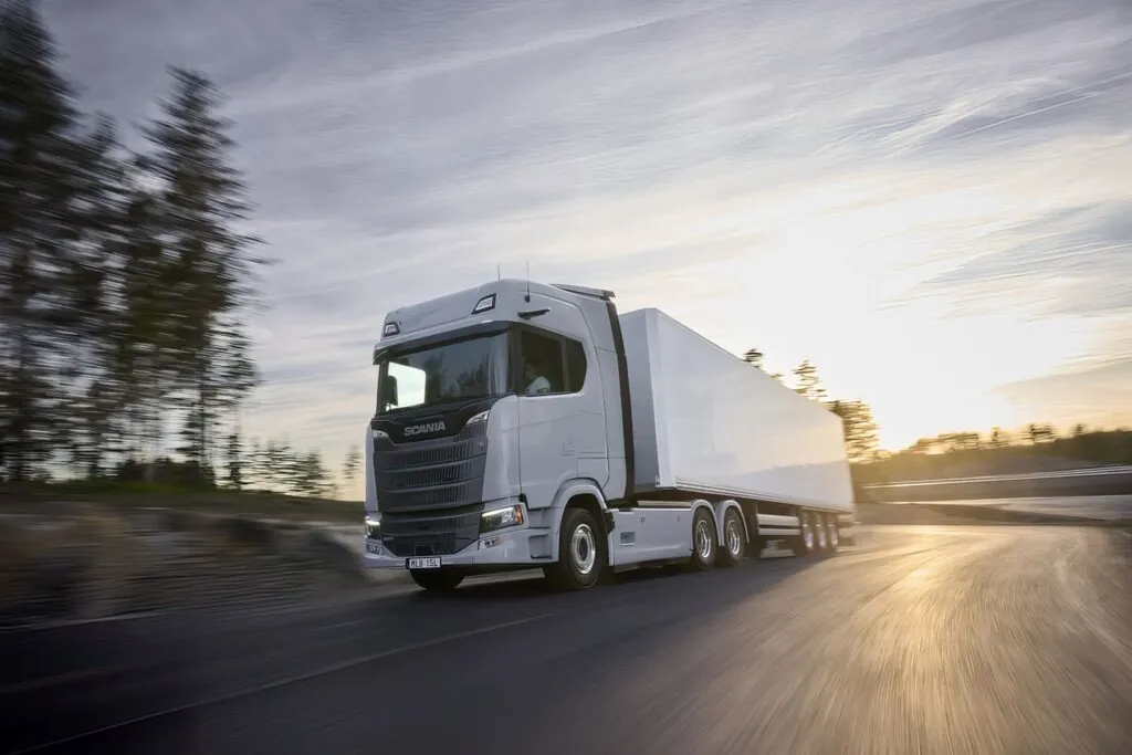 Scania представила електричний тягач для магістральних перевезень — photo 6