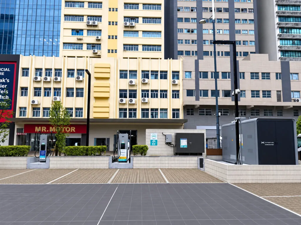 Xpeng запустила свою першу мегаватну зарядну станцію — photo 3