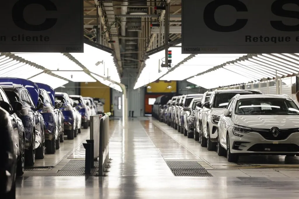 Renault впервые будет производить электрокары в Испании — photo 3