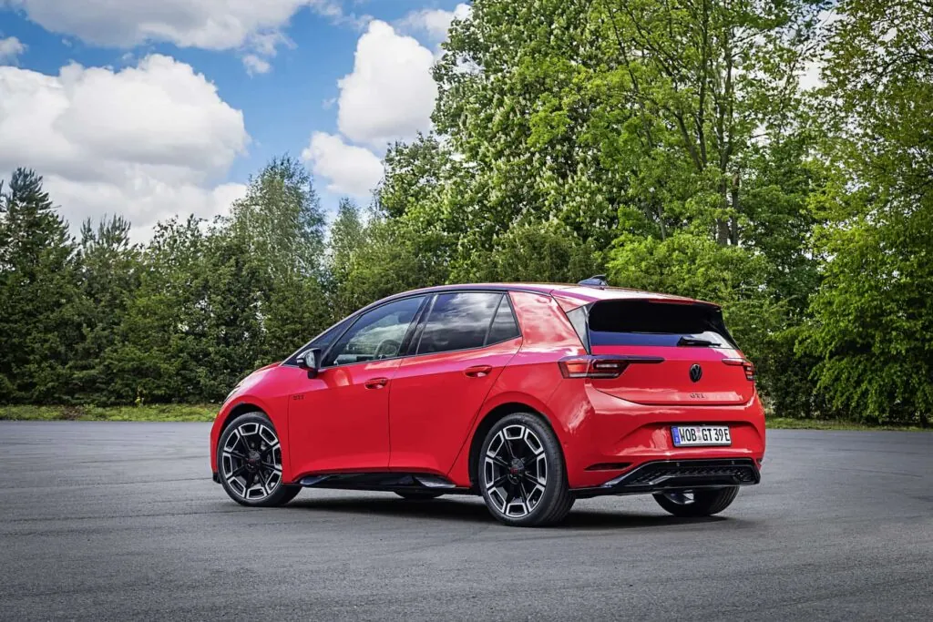 Volkswagen представив найпотужнішу версію GTI в історії компанії — photo 2