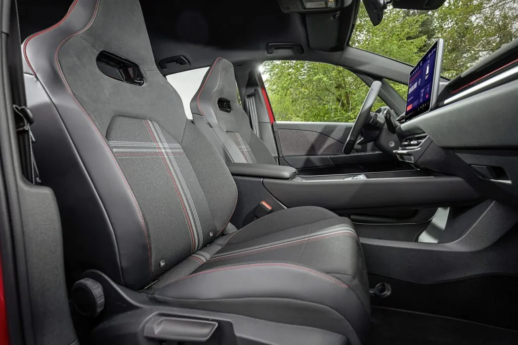 Volkswagen представив найпотужнішу версію GTI в історії компанії — photo 7