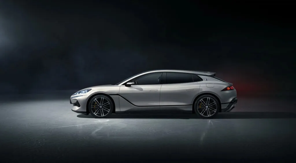 Denza представила доступнішу версію Z9 GT — photo 4