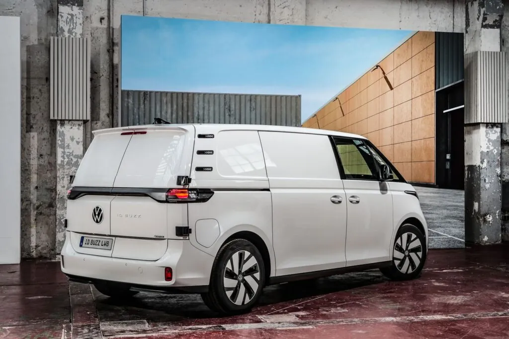 Volkswagen випустив нову подовжену версію ID. Buzz Cargo — photo 4