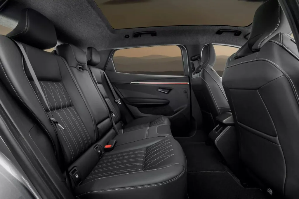 Електричний Mitsubishi Eclipse Cross оновився и суттєво подешевшав — photo 6