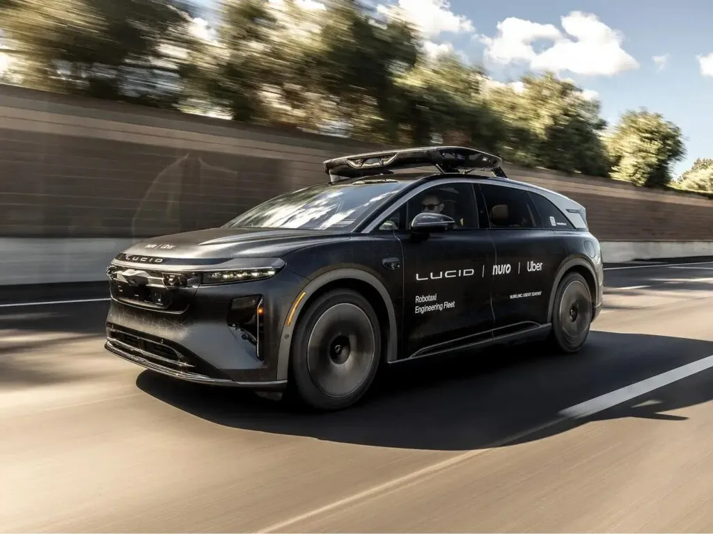Bolt і Lucid виведуть на європейські дороги 25 тисяч безпілотних таксі — photo 5