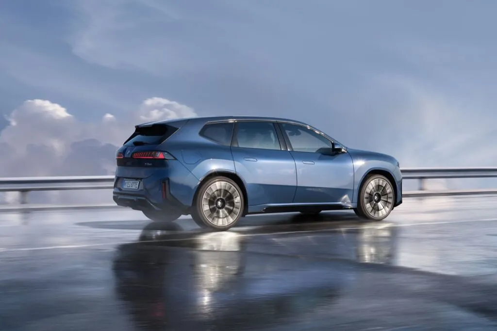 BMW iX3 встановив рекорд бренду за замовленнями в перший рік — photo 3