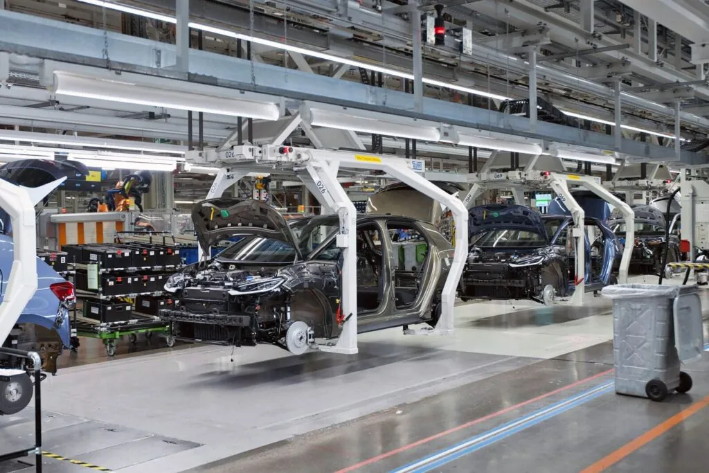 Электромобили Volkswagen обогнали модели с ДВС по количеству заказов — photo 6