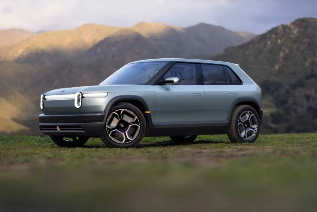 Rivian продолжит удешевлять электромобили после R2 — photo 3