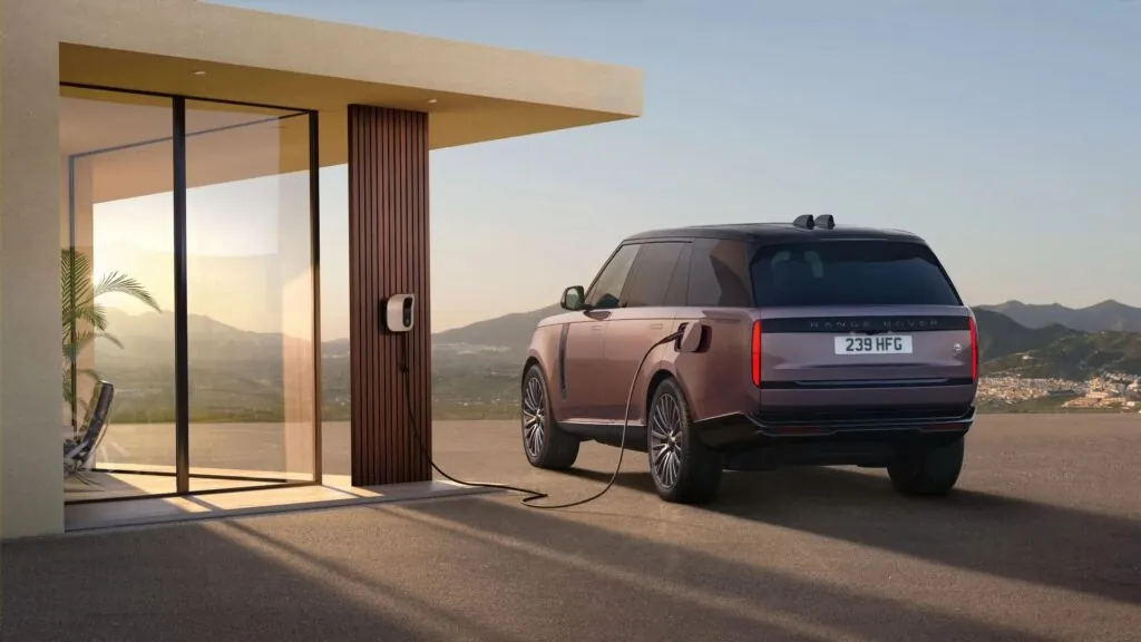 Встречайте первый в истории электрический Range Rover! — photo 3