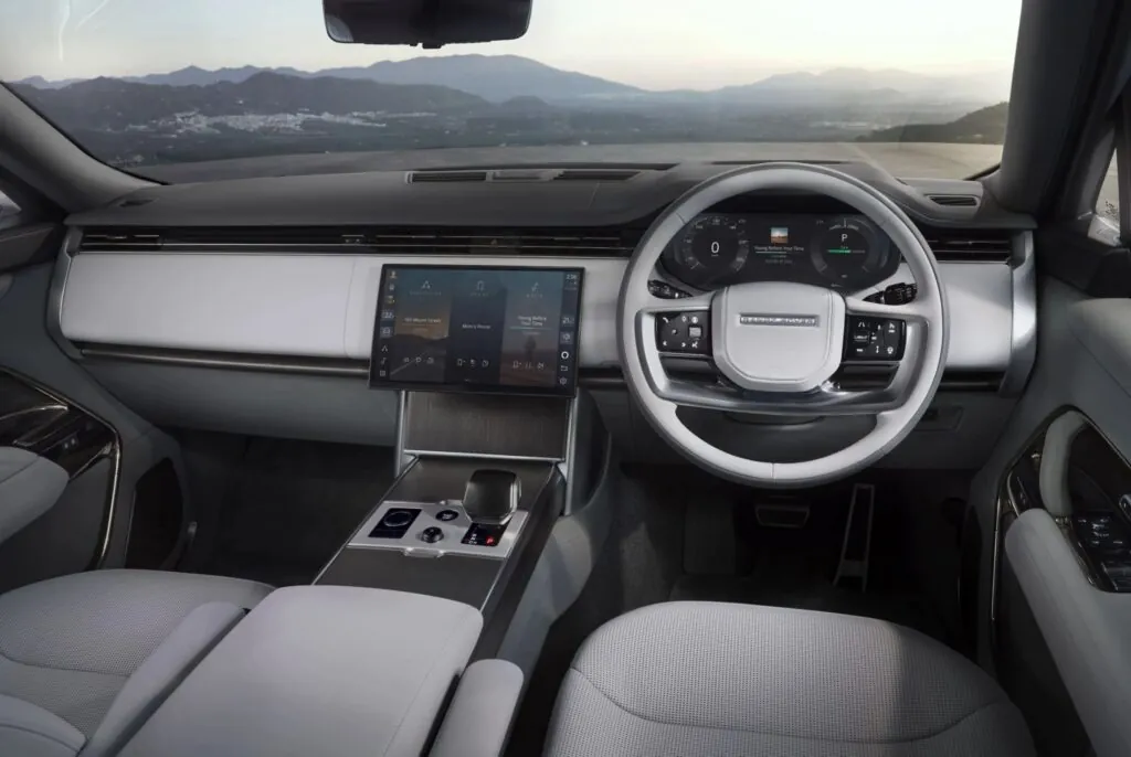 Встречайте первый в истории электрический Range Rover! — photo 4