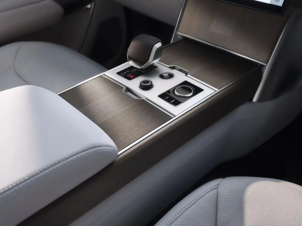 Встречайте первый в истории электрический Range Rover! — photo 6