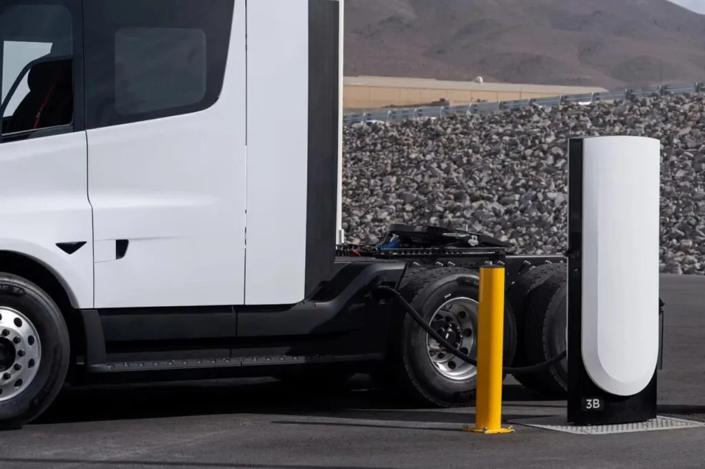 Tesla готується серйозно змінити ринок вантажних перевезень ЄС — photo 3