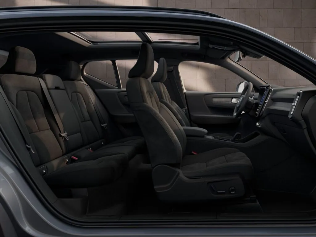 Volvo Cars оновила кросовери XC40, EX40 та EC40 — photo 4