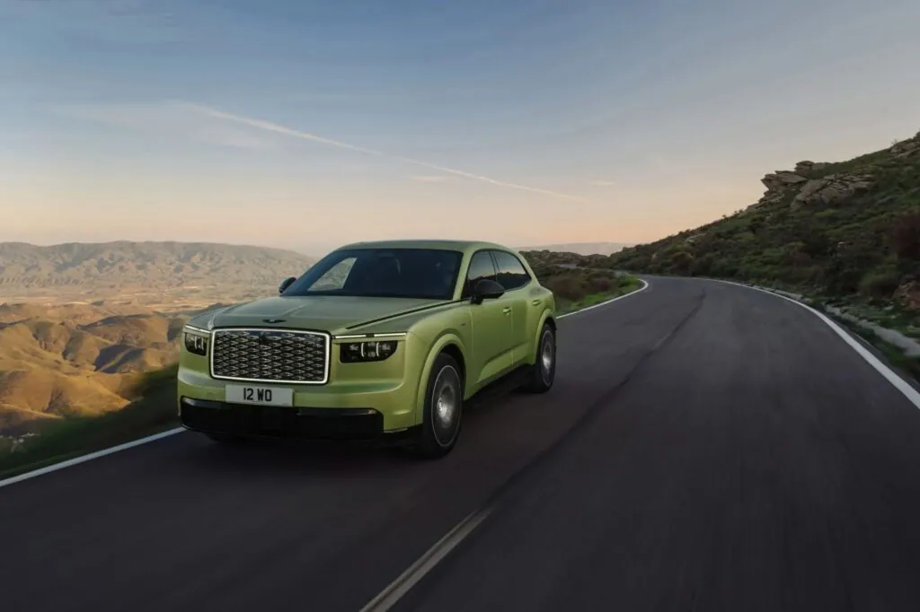 Bentley створила перший серійний електрокар у своїй історії — photo 4