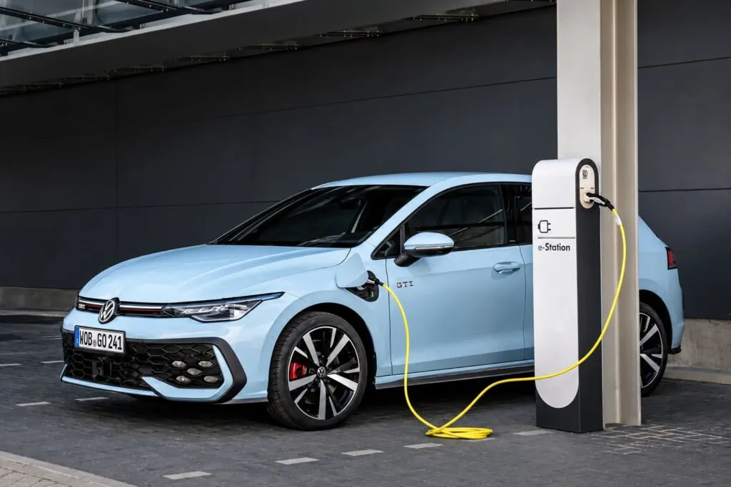 Электромобили Volkswagen обогнали модели с ДВС по количеству заказов — photo 3