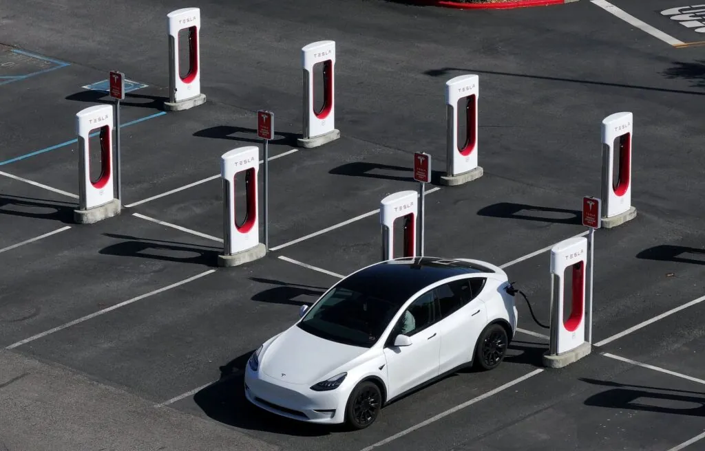 Tesla добавила новую функцию – Emergency Drive Away — photo 4