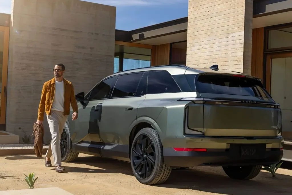 Lexus оголосив ціни на трирядний електричний кросовер TZ — photo 2