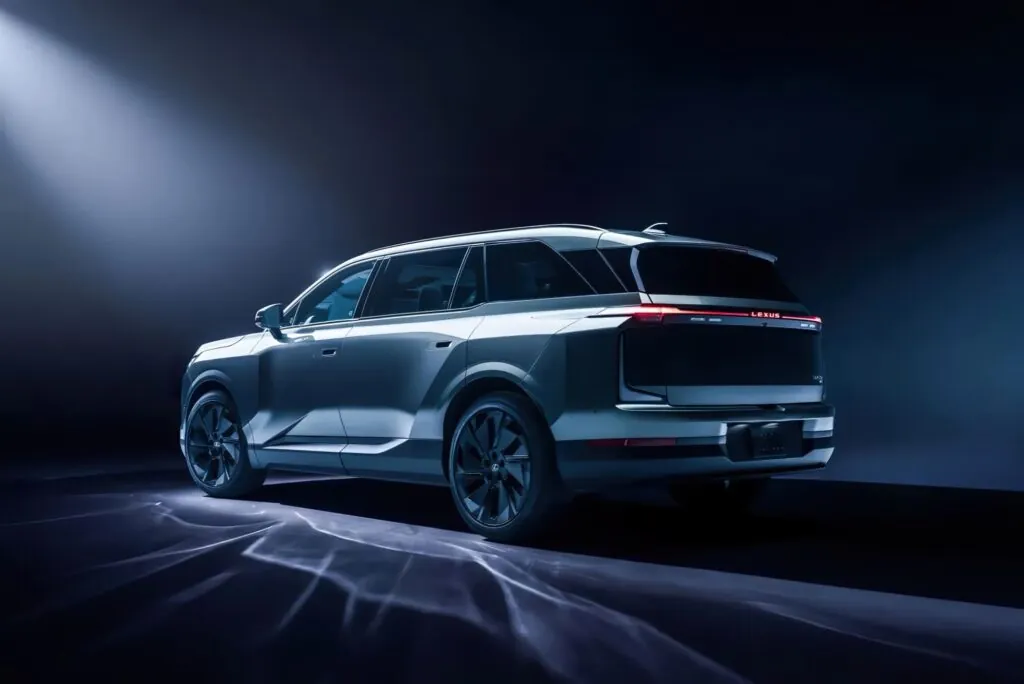 Lexus оголосив ціни на трирядний електричний кросовер TZ — photo 6
