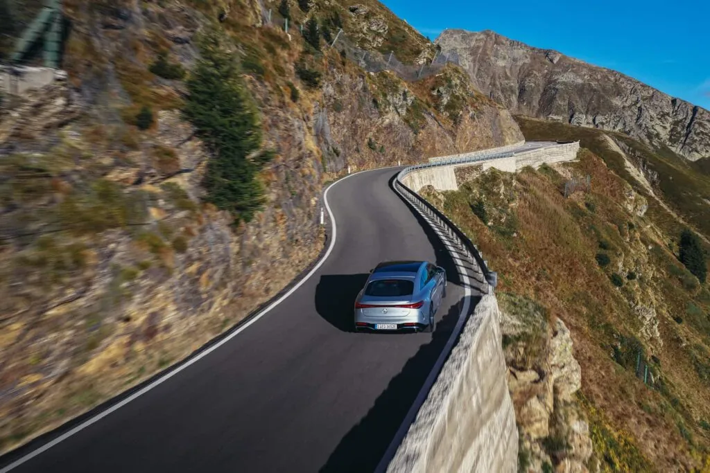 Оновлений Mercedes-Benz EQS отримав систему steer-by-wire — photo 6