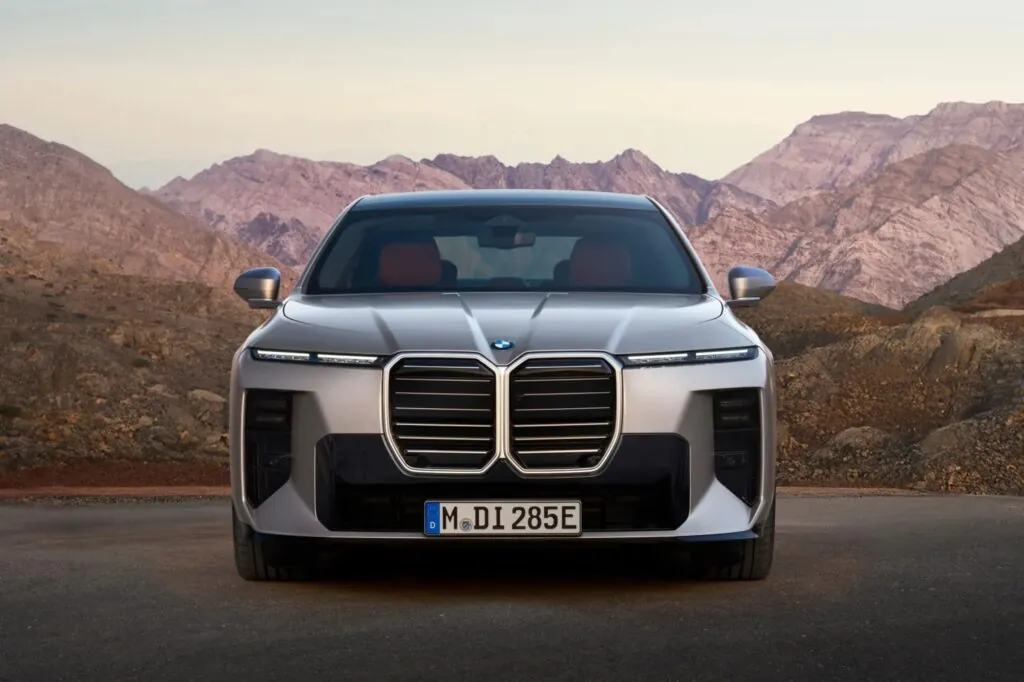 Флагманський BMW i7 – ідеальний автомобіль для персонального водія — photo 2