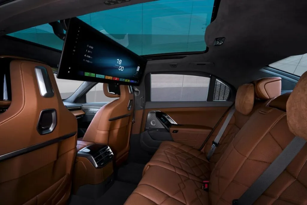 Флагманський BMW i7 – ідеальний автомобіль для персонального водія — photo 6