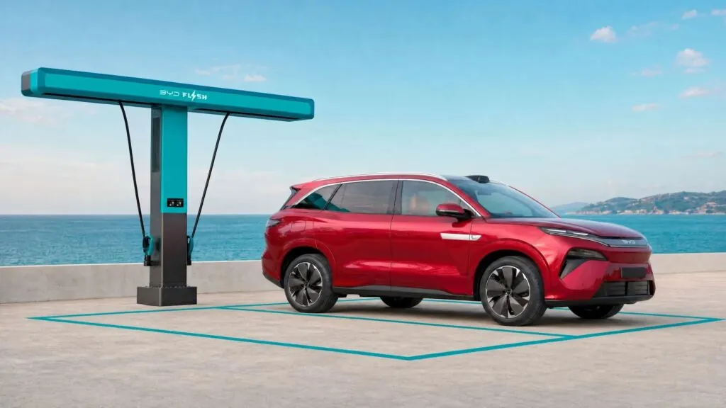 BYD представила в Парижі новий електричний кросовер Atto 8 — photo 2