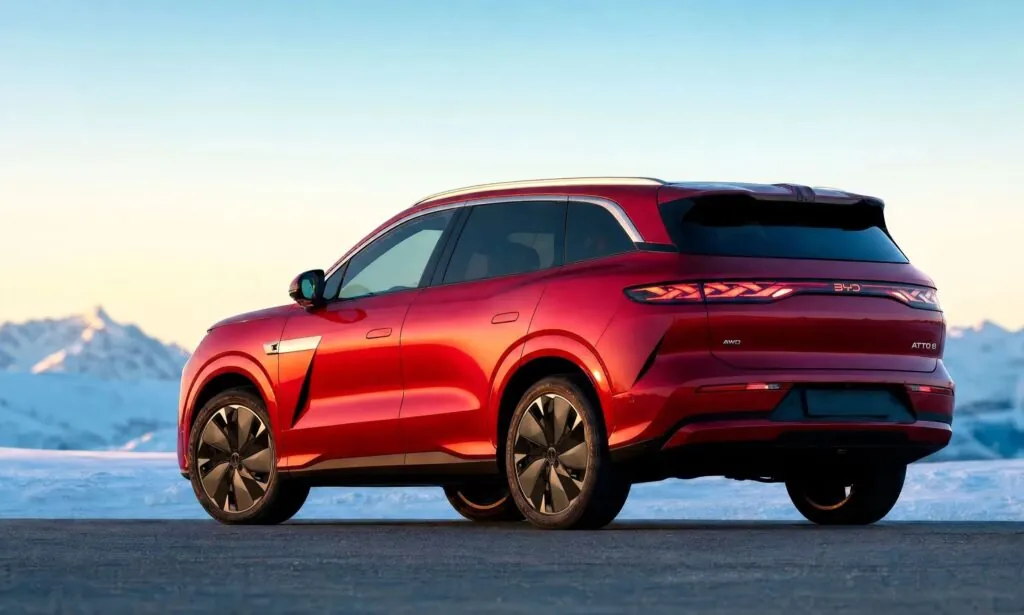 BYD представила в Парижі новий електричний кросовер Atto 8 — photo 4