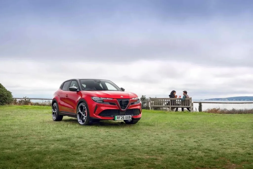 Alfa Romeo Junior Elettrica — ідеальне місце для побачень? — photo 2