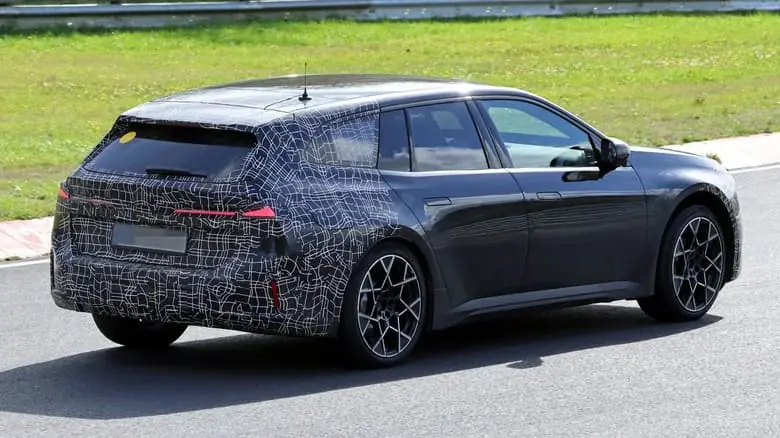 Електричний універсал BMW i3 Touring помітили на Нюрбургрингу — photo 3