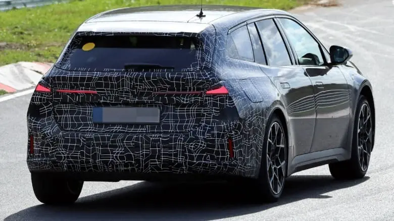Електричний універсал BMW i3 Touring помітили на Нюрбургрингу — photo 4