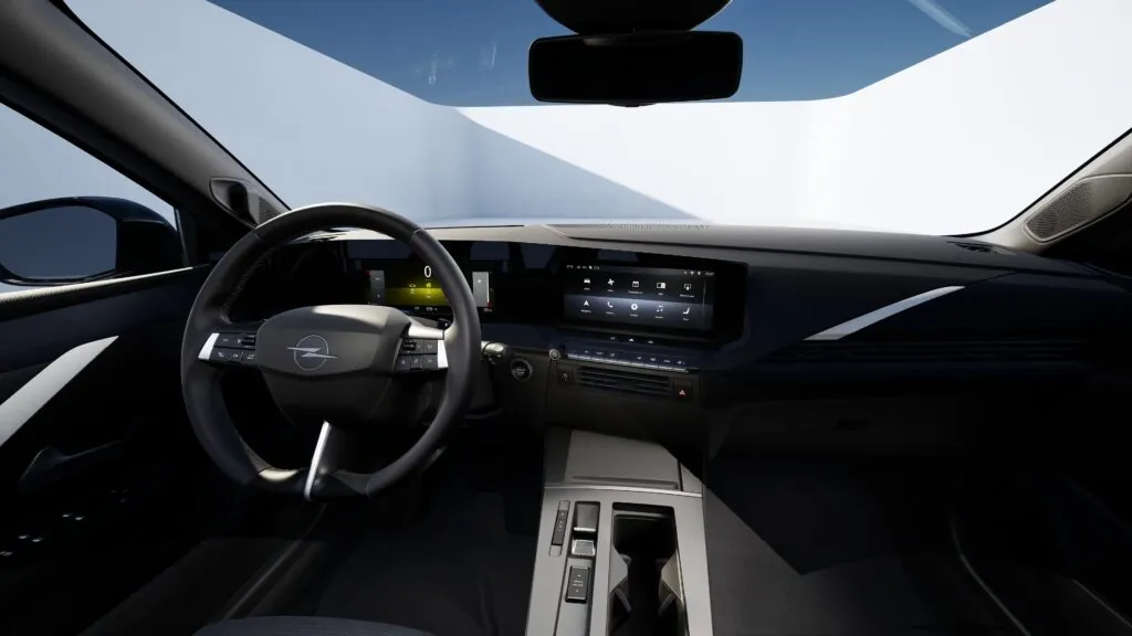 Opel представив доступнішу комплектацію популярної Astra — photo 2