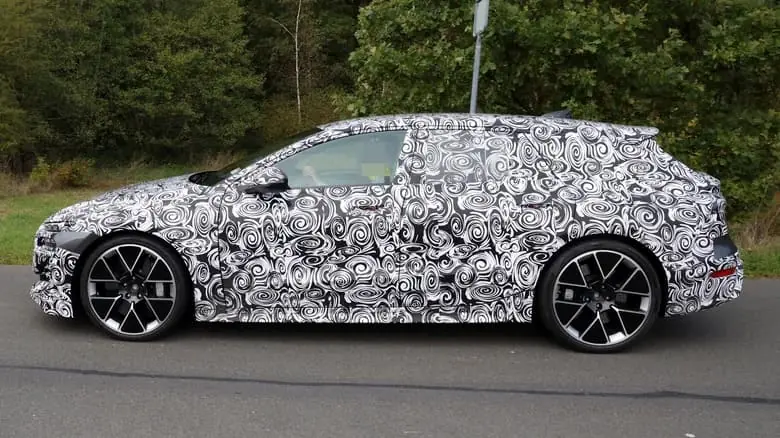 Майбутній електричний універсал Audi помітили під час випробувань — photo 2