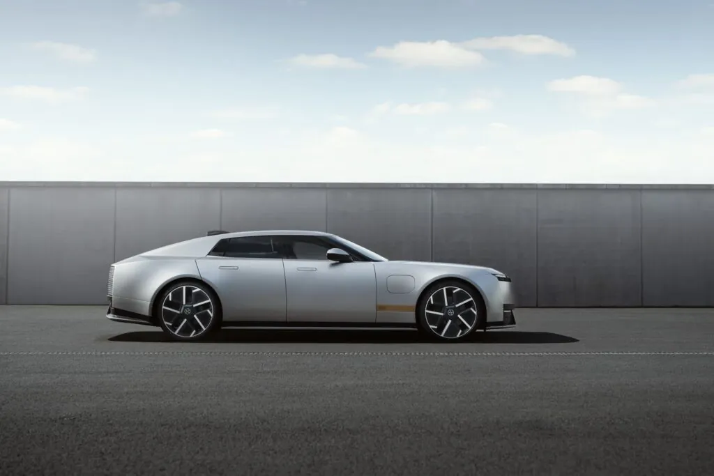 Серійний Jaguar Type 01 зберіг футуристичний дизайн концепту — photo 5
