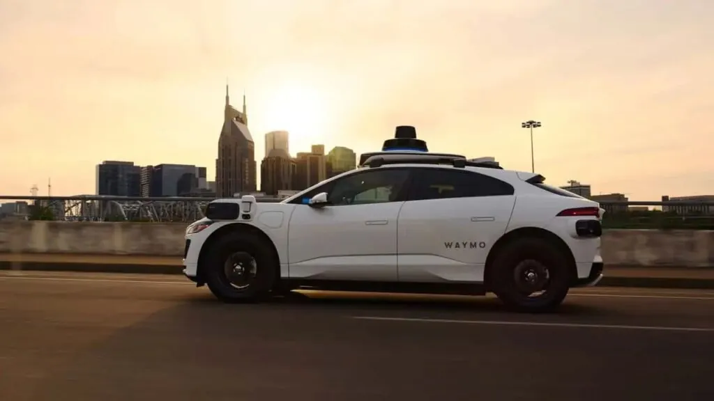 Waymo збільшить автопарк роботаксі до 20 тисяч електромобілів — photo 2